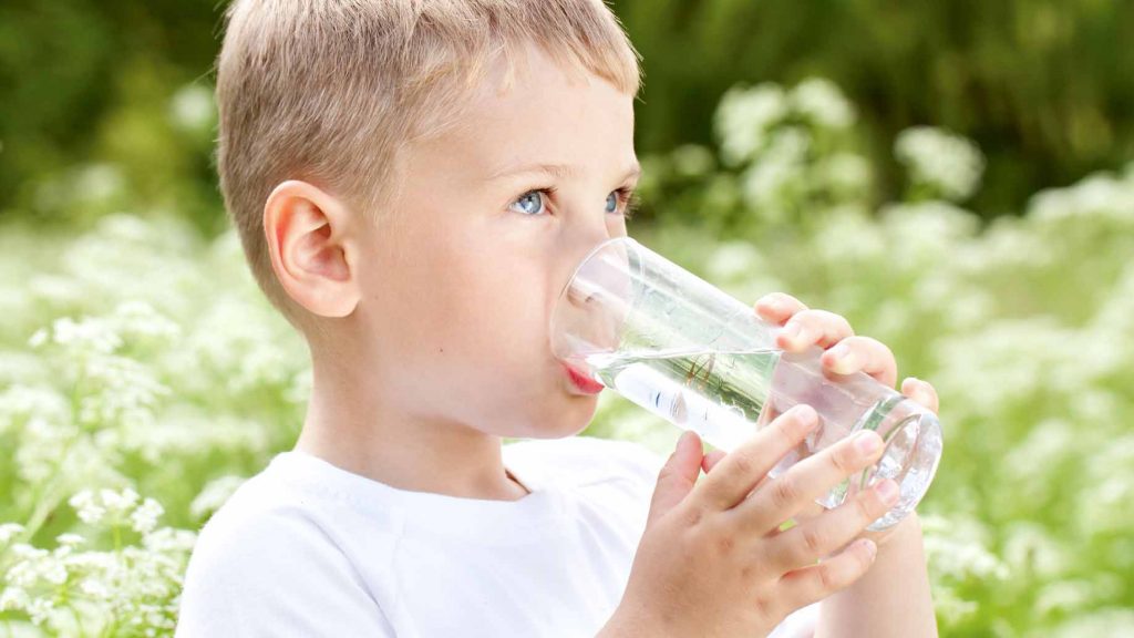 Cho trẻ uống nước Kangen thay vì nước lọc thông thường có thực sự tốt 2